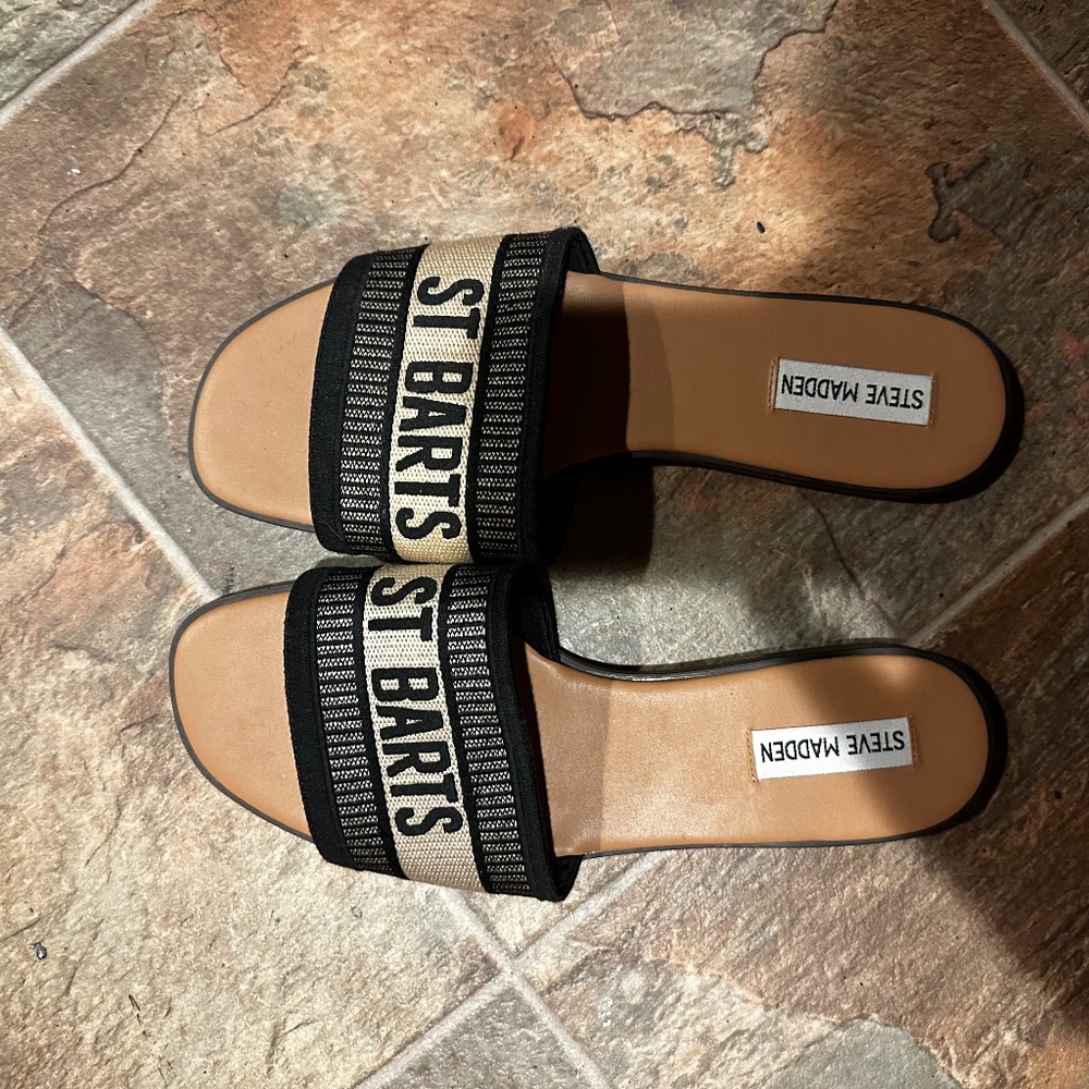 Sandals - Picture 2 of 3